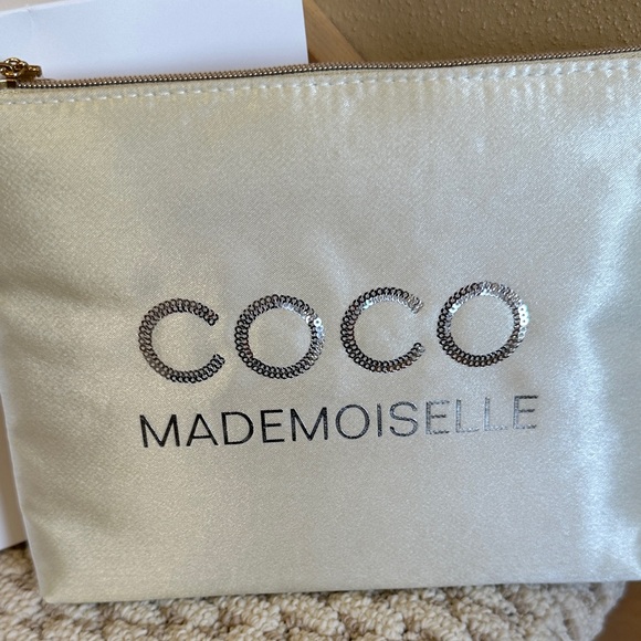 Chanel Beaute Coco Mademoiselle cosmetics pouch - Picture 2 of 6